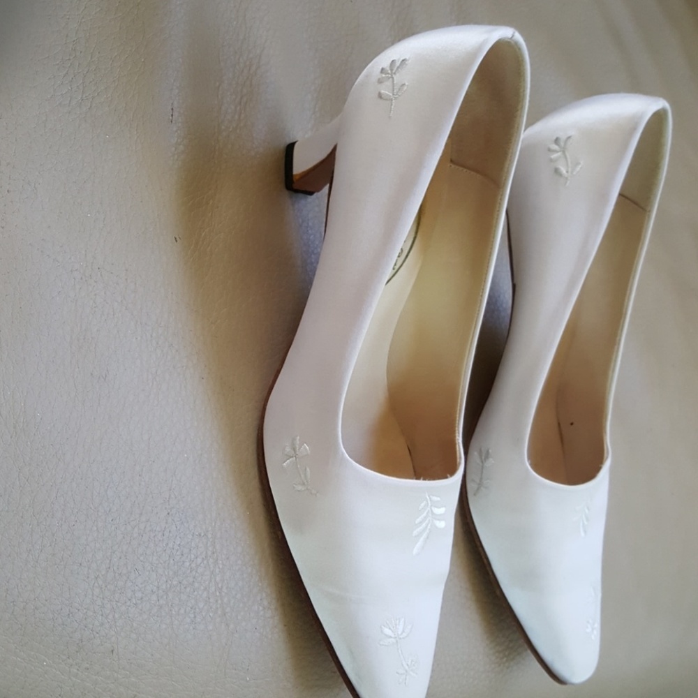 Shoes - Picture 3 of 4
